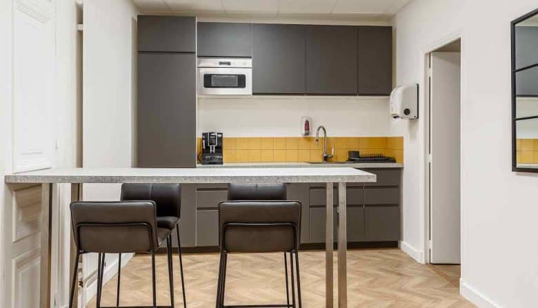 Myflexoffice location bureau à louer Paris 75009 Philatéliste cuisine