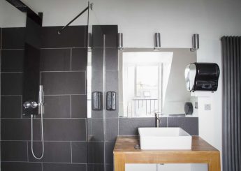 bureau a louer paris bureau 75010 le duplex de strasbourg douche